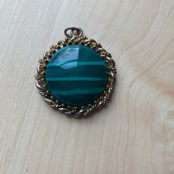 Modcloth Jewelry - ModCloth Pendant